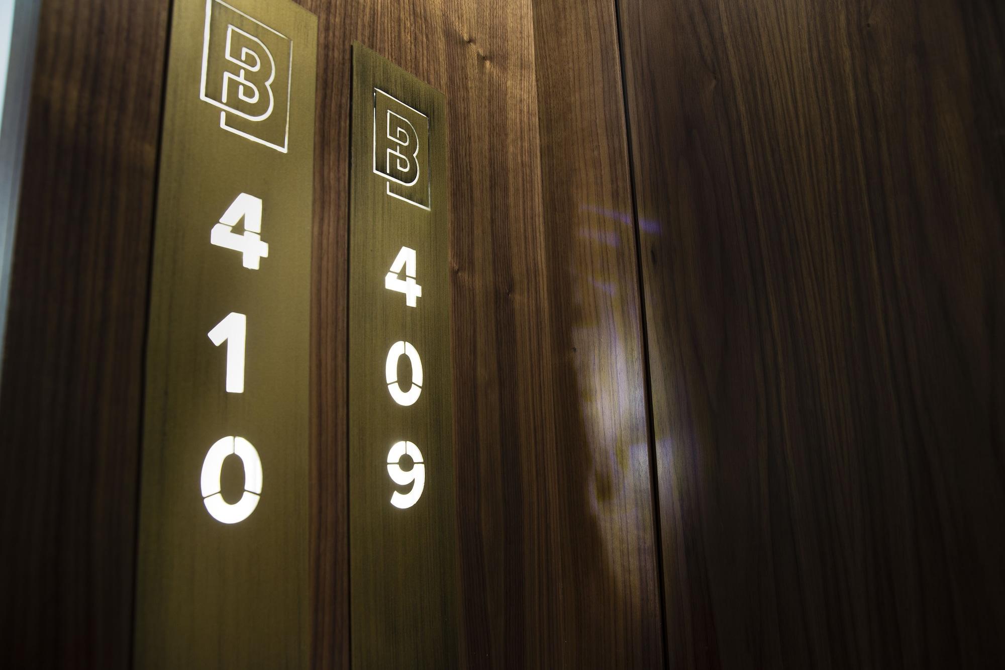 Maison Breguet Paris Exterior photo Elevator buttons