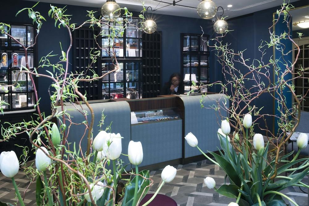 Maison Breguet Paris Exterior photo Reception desk at the library
