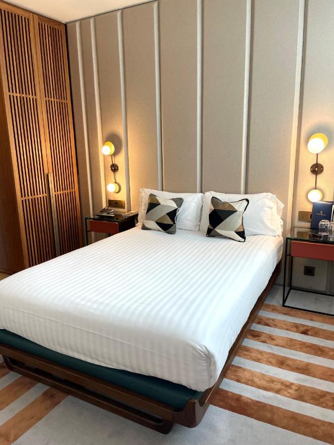 Maison Breguet Paris Exterior photo A bed in a hotel room
