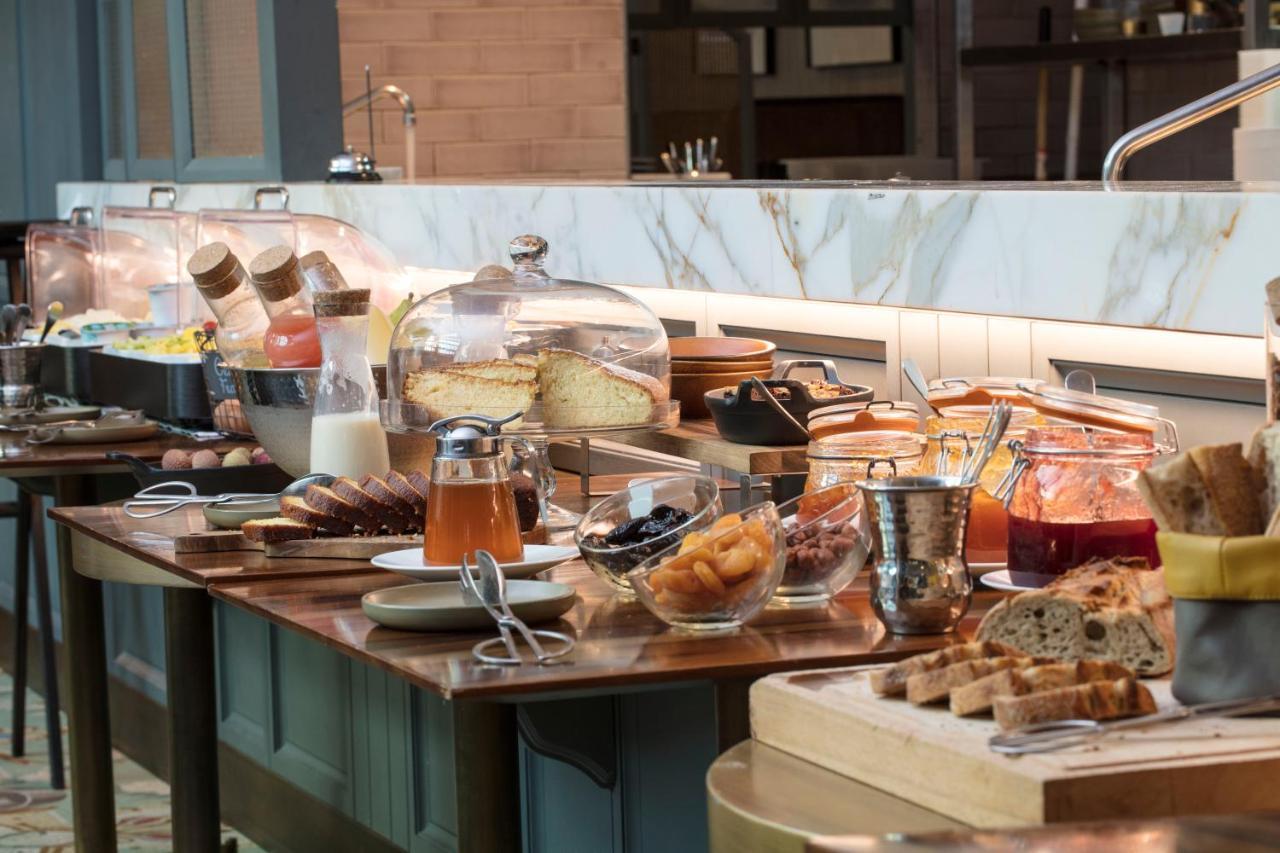 Maison Breguet Paris Exterior photo A breakfast buffet